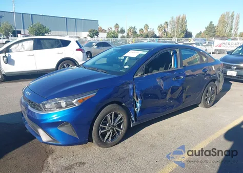 2022 Kia Forte Lxs z USA, uszkodzony, nr VIN 3KPF24AD9NE464903